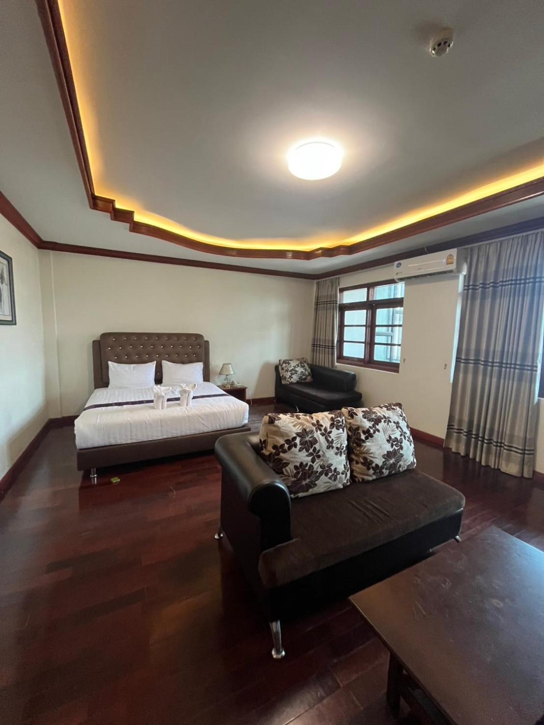 פקסה Nakhone Champa Hotel מראה חיצוני תמונה