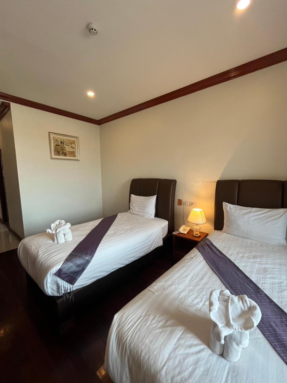 פקסה Nakhone Champa Hotel מראה חיצוני תמונה